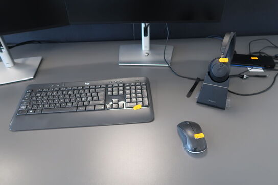 2 stk. computerskærme DELL P2725H, tastatur, mus, dockingstation, headset JABRA