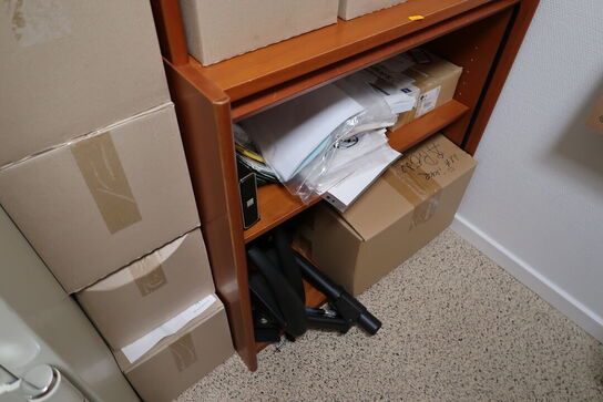 Div. Reoler med kontorartikler samt julepynt m.m.