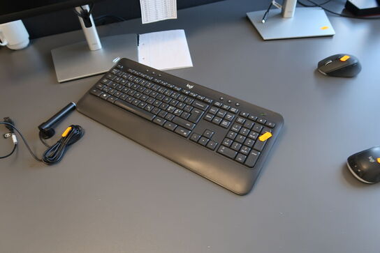 2 stk. computerskærme DELL P2723D, tastatur, mus, dockingstation, headset