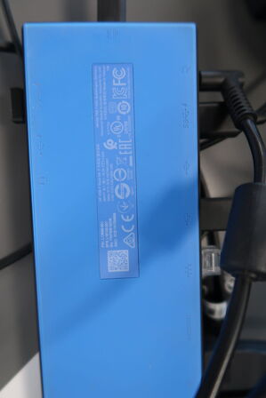 2 stk. computerskærme DELL P2725H, tastatur, mus, dockingstation, headset JABRA