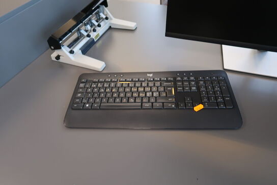 2 stk. computerskærme DELL P2722H, tastatur og dockingstation LENOVO