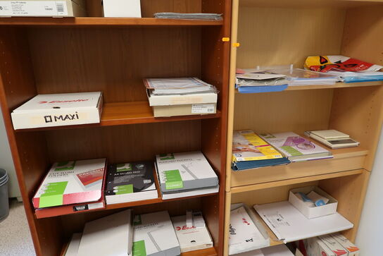 Div. Reoler med kontorartikler samt julepynt m.m.