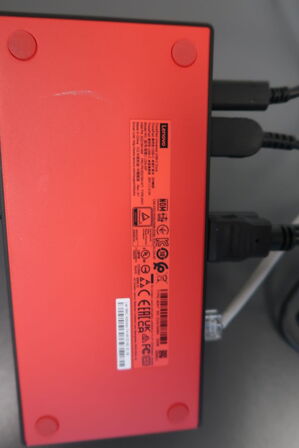 2 stk. computerskærme DELL P2722H, tastatur og dockingstation