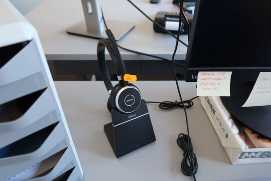 2 stk. computerskærme T2364pA, tastatur, rollermouse, headset JABRA