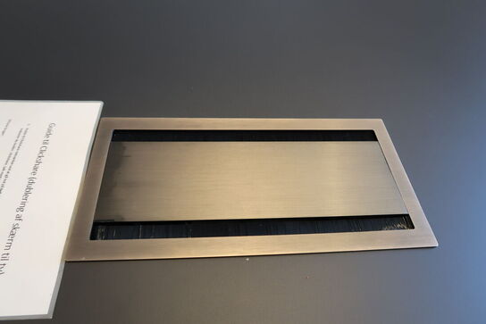 Mødebord med strømudtag