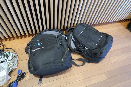 2 stk. rygsække samt div. Kabler