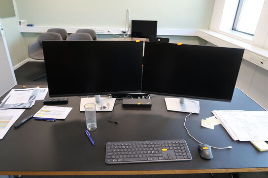2 stk. computerskærme DELL P2723QE, tastatur, mus og dockingstation