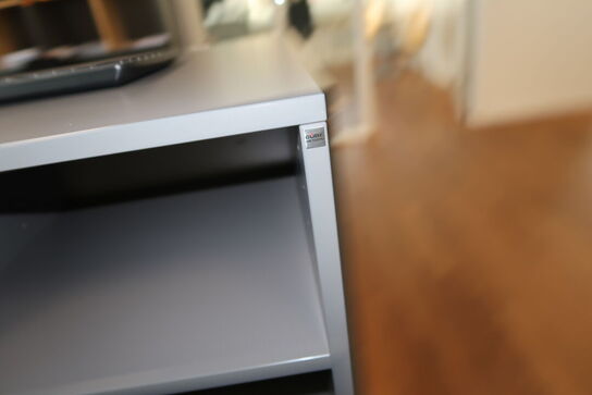 2 stk. reoler CUBE DESIGN