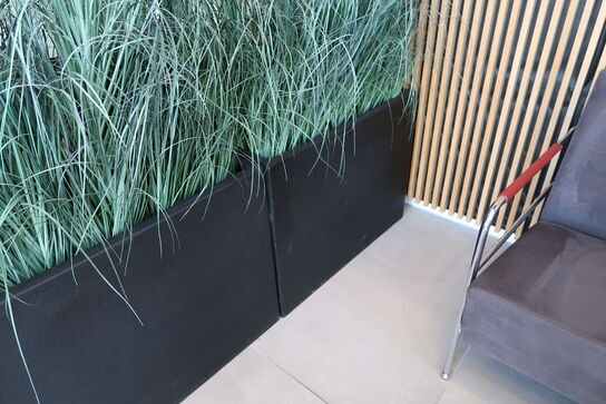 2 stk. plantekummer med planter