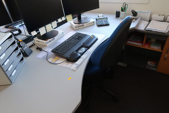 El. hæve/sænke skrivebord, skab/reol samt kontorstol