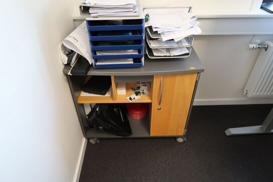 El. hæve/sænke skrivebord samt skab/reol