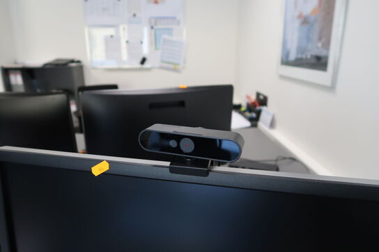 2 stk. computerskærme DELL U2412Mc, tastatur, mus, docking og headset