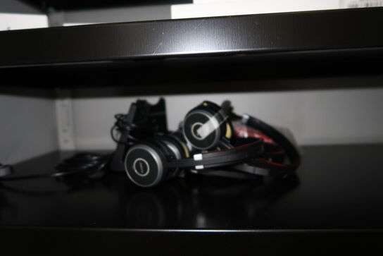 Div. Elektronik og it-udstyr i skab