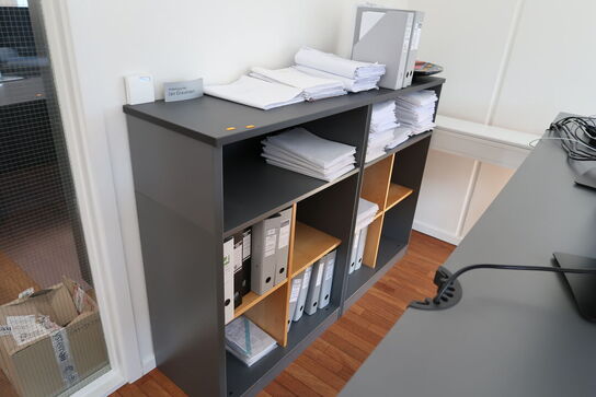 2 stk. reoler med topplade