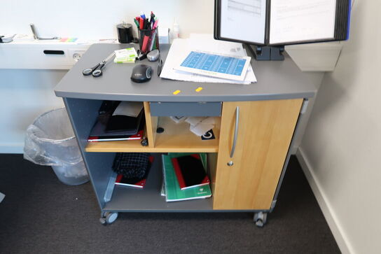 El. hæve/sænke skrivebord samt skab/reol