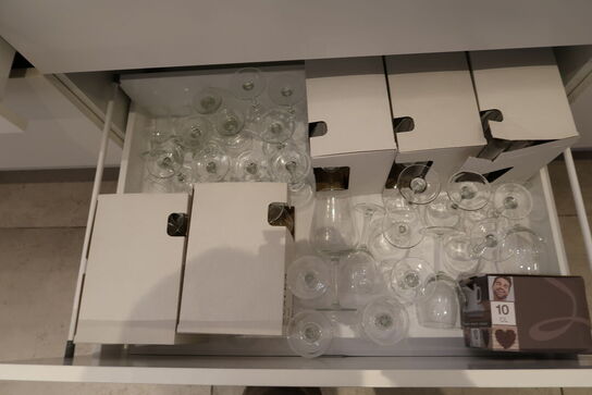 Div. Køkkenservice, kopper, tallerkner bl.a. FIGGJO m.fl.