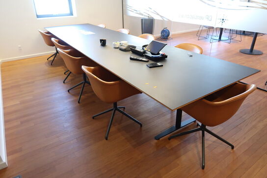 Mødebord med strømudtag