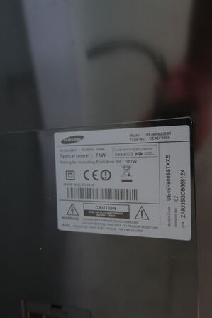 Fjernsyn SAMSUNG UE46F8005ST med fjernbetjening