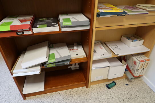 Div. Reoler med kontorartikler samt julepynt m.m.