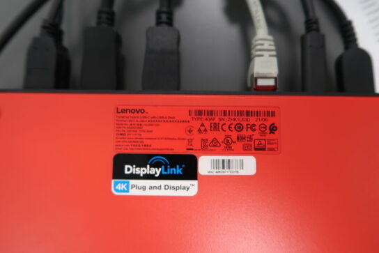 2 stk. computerskærme HP ProDisplay P240va med tastatur, mus og dockingstation