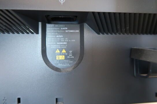 2 stk. computerskærme LENOVO L2440xwC, tastatur, webcam og mus