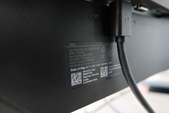 2 stk. computerskærme DELL P2422H, P2419H med tastatur, mus og dockingstation