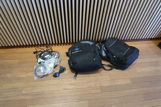 2 stk. rygsække samt div. Kabler