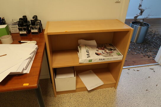 Div. Reoler med kontorartikler samt julepynt m.m.