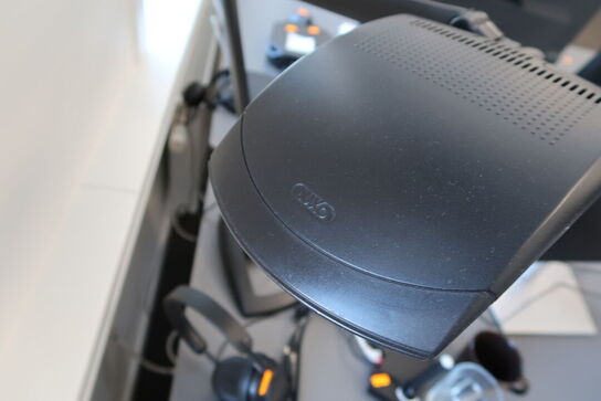 2 stk. computerskærme DELL P2725H, tastatur, mus, dockingstation, headset