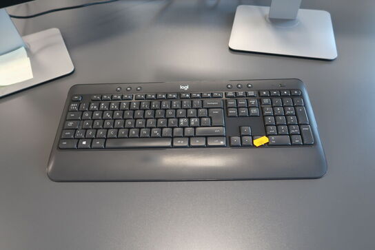 2 stk. computerskærme DELL, tastatur og dockingstation LENOVO