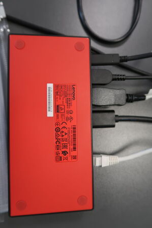 2 stk. computerskærme DELL P2422H, P2419H med tastatur, mus og dockingstation