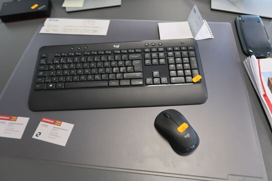 2 stk. computerskærme P2422H, tastatur, mus og dockingstation