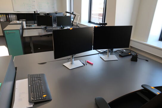 2 stk. computerskærme DELL P2725H, tastatur, dockingstation