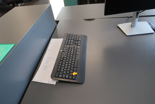 2 stk. computerskærme DELL P2725H, tastatur, dockingstation