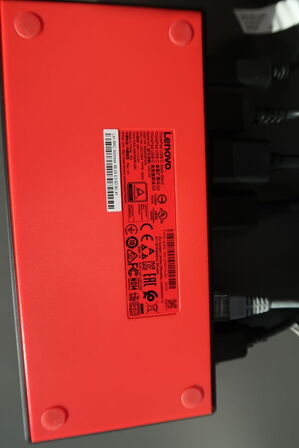 2 stk. computerskærme DELL P2722H, tastatur og dockingstation