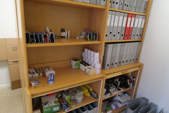 Div. Reoler med kontorartikler samt julepynt m.m.