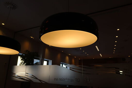 Pendel FLOS Smithfield designet af Jasper Morrison