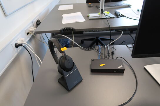 2 stk. computerskærme DELL P2422H, tastatur, dockingstation, headset JABRA