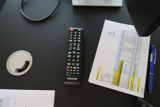 Fjernsyn SAMSUNG UE46F8005ST med fjernbetjening