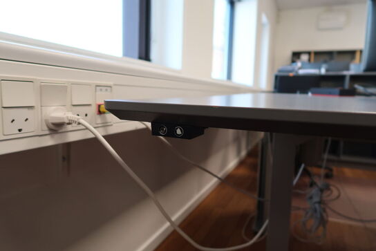 El. hæve/sænke skrivebord 