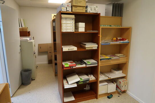 Div. Reoler med kontorartikler samt julepynt m.m.