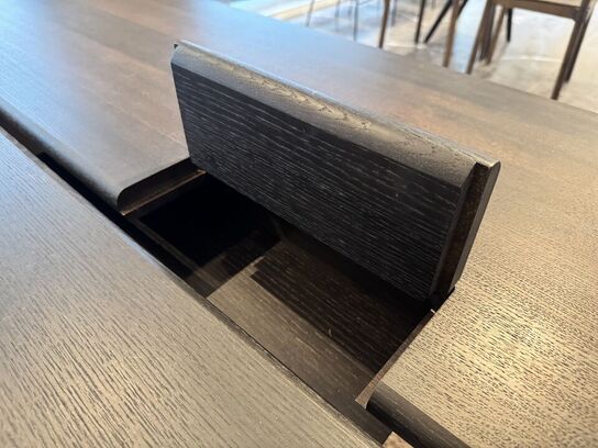 Plankebord i massiv røget eg