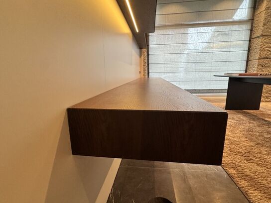 Boform snedker væghængt møbel i røget eg