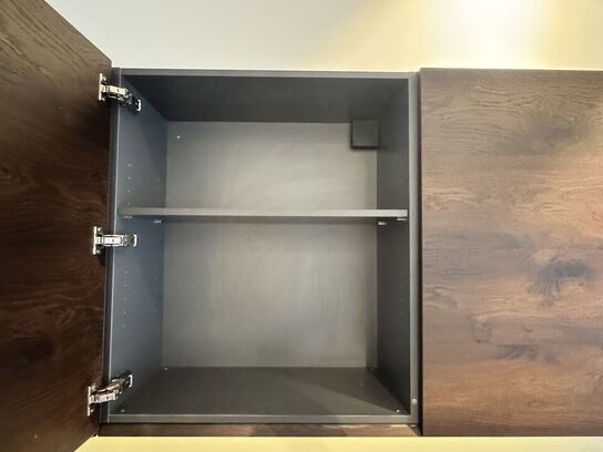 Boform snedker væghængt møbel i røget eg