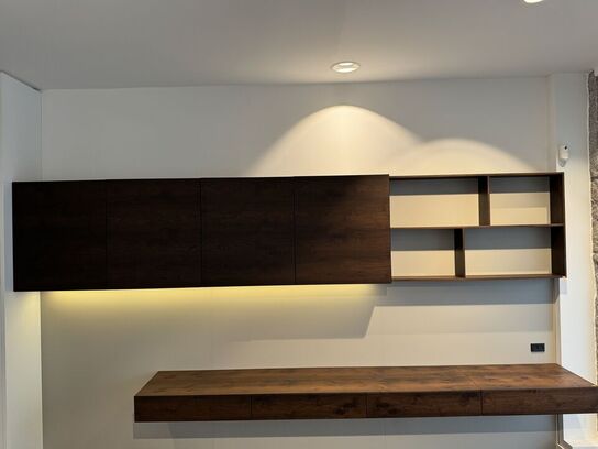 Boform snedker væghængt møbel i røget eg