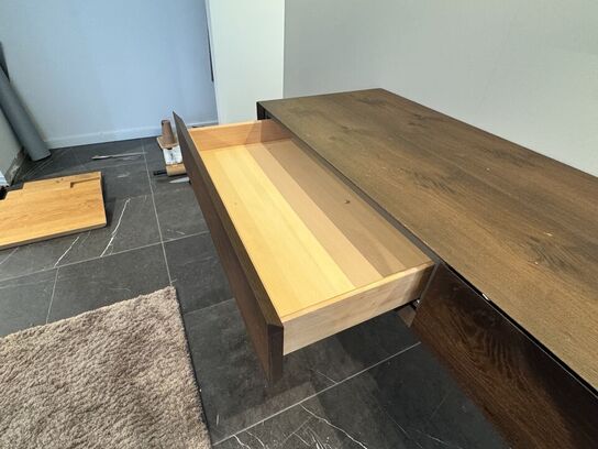 Boform snedker væghængt møbel i røget eg