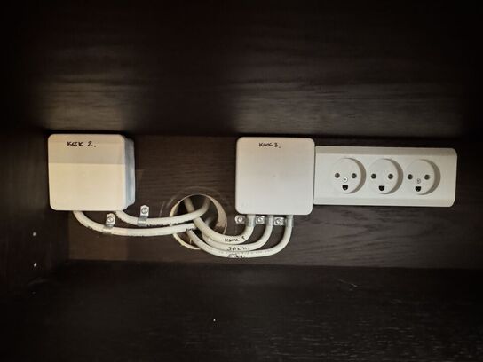 Boform Kvadrat KV85 skænk med linoleums top i røget eg