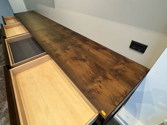 Boform snedker væghængt møbel i røget eg