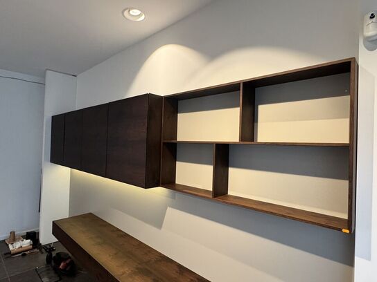 Boform snedker væghængt møbel i røget eg