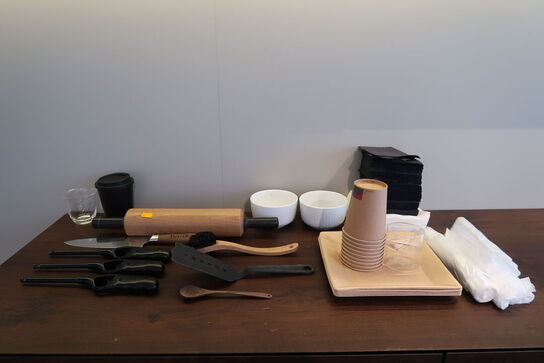 Diverse køkkenredskaber m.m. 